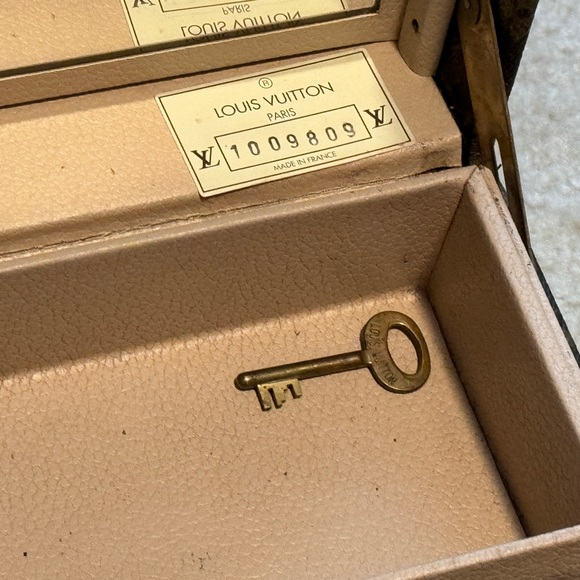 LOUIS VUITTON BOITE TRAIN CASE PHARMACY VANITY MAKE UP MIRROR LOCK AND KEY TRUNK - Picture 3 of 15